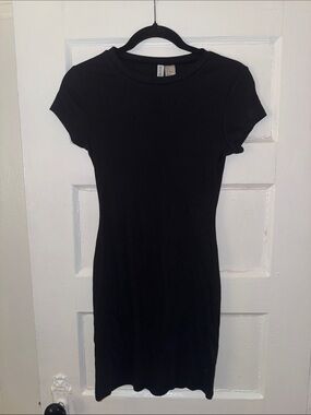 H&M Divided Black Ribbed Short Sleeve Dress
